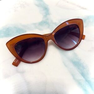 Chic Brown Cat-Eye Sunglasses